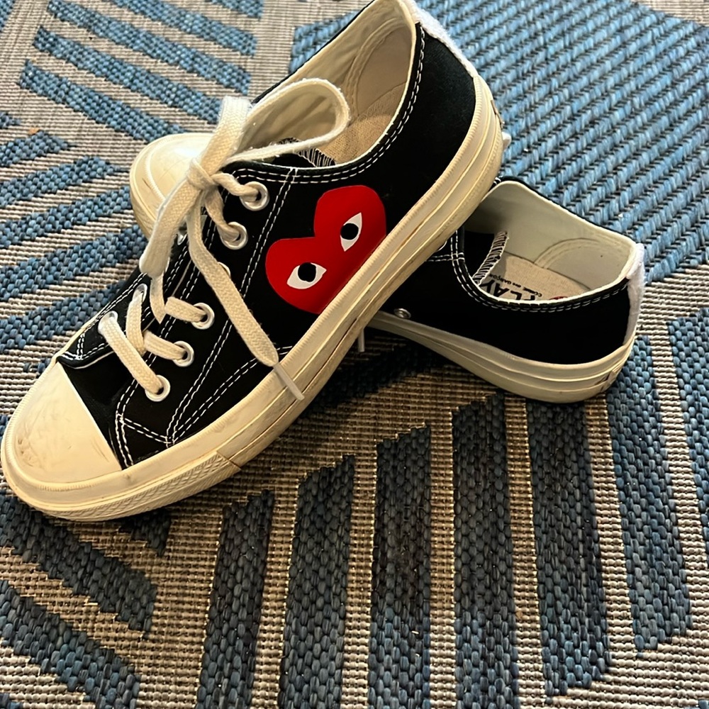 Converse Play tennies